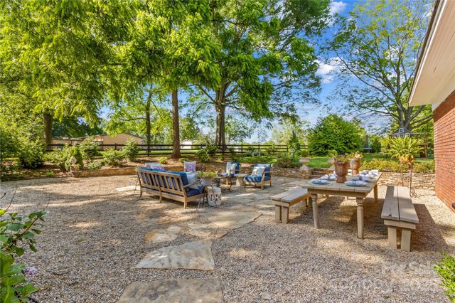 712 N Center Street N, Statesville, NC 28677