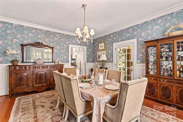 712 N Center Street N, Statesville, NC 28677