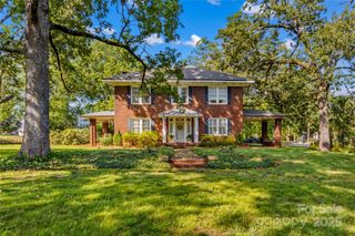 712 N Center Street N, Statesville, NC 28677