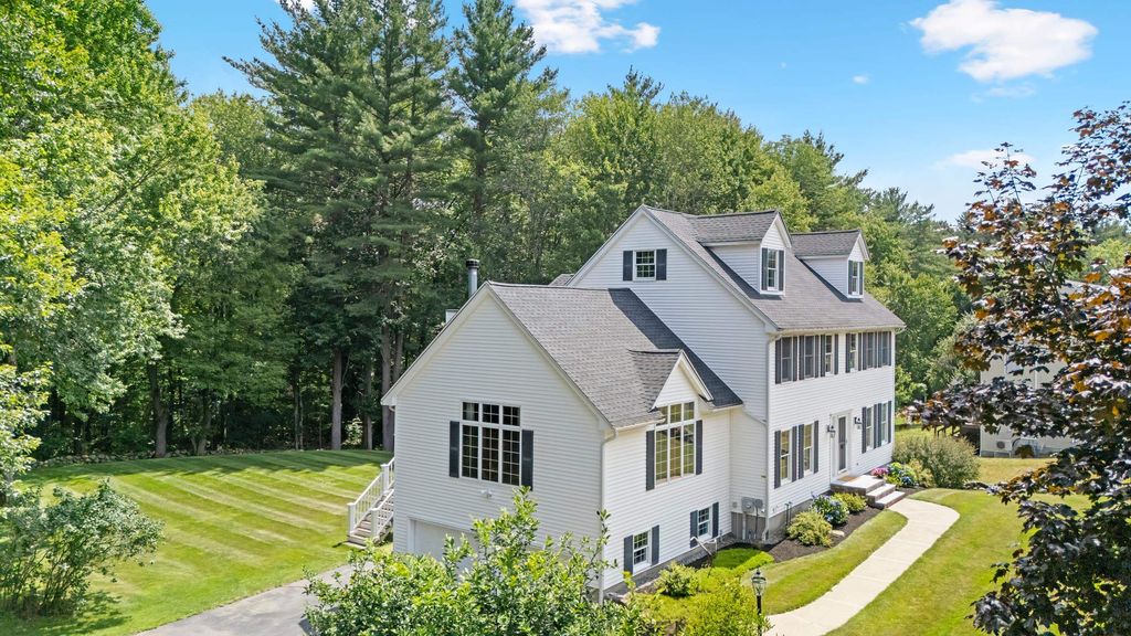 6 Carriage Chase Lane, Atkinson, NH 03811