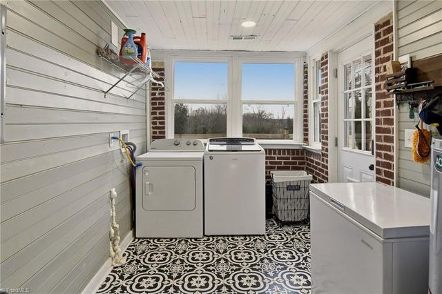 5608 E Old US Highway 421, East Bend, NC 27018