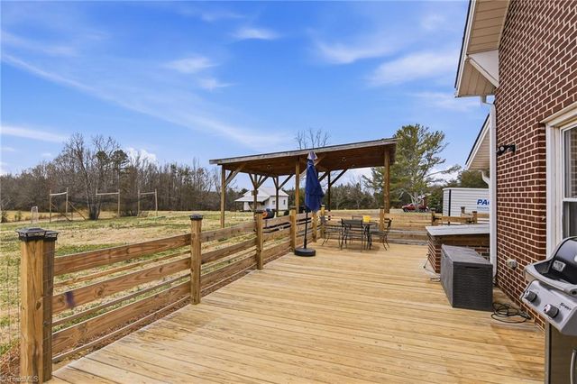 5608 E Old US Highway 421, East Bend, NC 27018