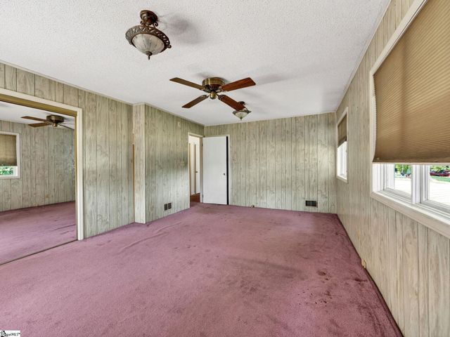 1064 Knollwood Acres Drive, Boiling Springs, SC 29316