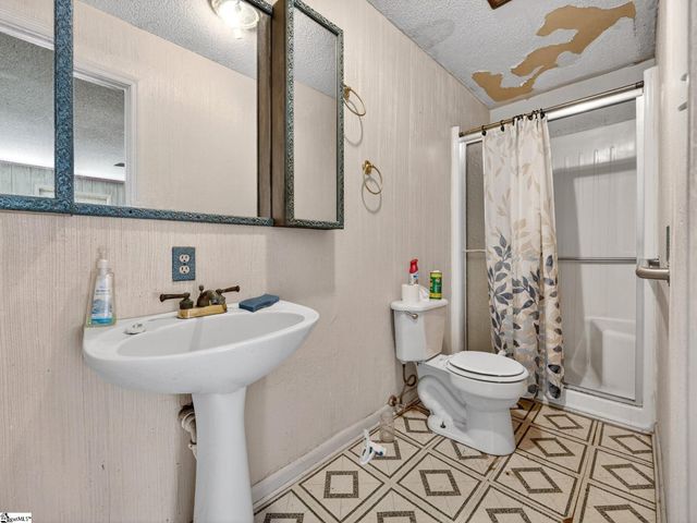 1064 Knollwood Acres Drive, Boiling Springs, SC 29316