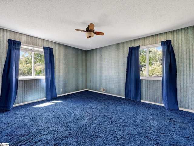 1064 Knollwood Acres Drive, Boiling Springs, SC 29316
