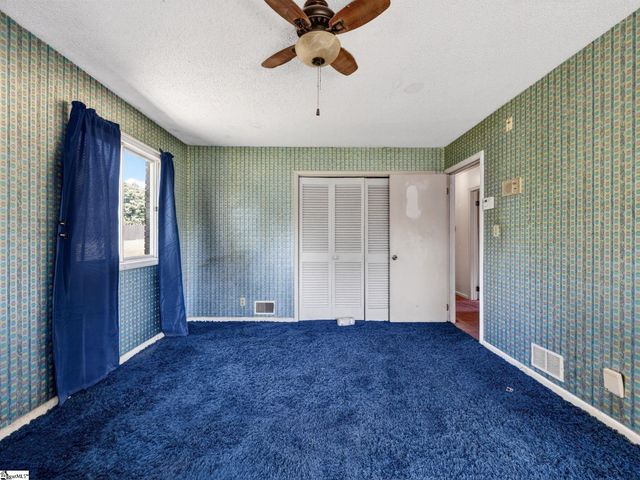 1064 Knollwood Acres Drive, Boiling Springs, SC 29316