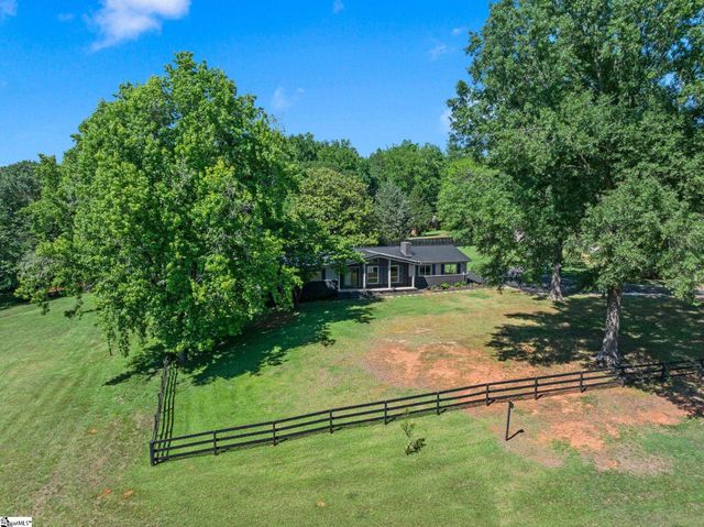 1064 Knollwood Acres Drive, Boiling Springs, SC 29316