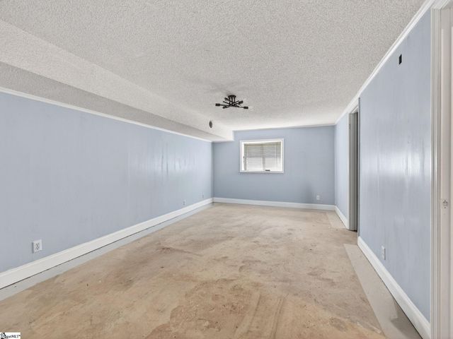 1064 Knollwood Acres Drive, Boiling Springs, SC 29316