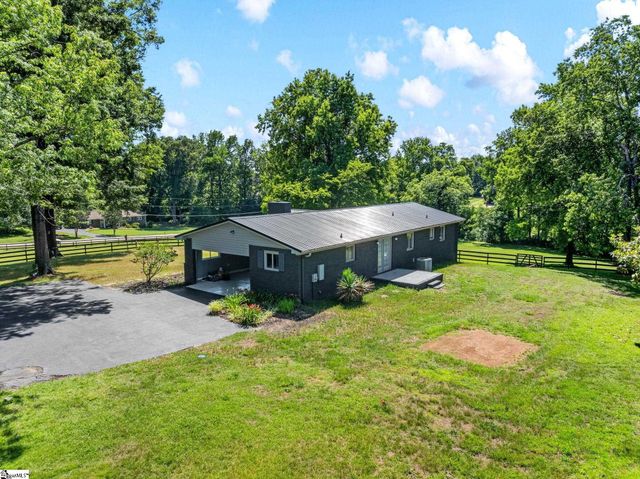 1064 Knollwood Acres Drive, Boiling Springs, SC 29316