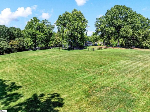 1064 Knollwood Acres Drive, Boiling Springs, SC 29316