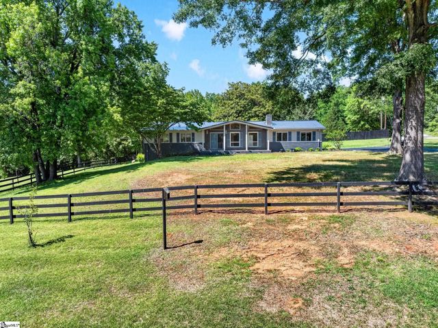 1064 Knollwood Acres Drive, Boiling Springs, SC 29316