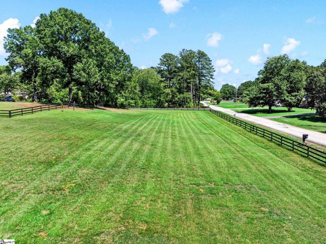 1064 Knollwood Acres Drive, Boiling Springs, SC 29316