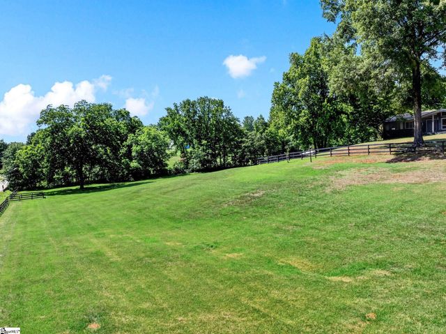 1064 Knollwood Acres Drive, Boiling Springs, SC 29316