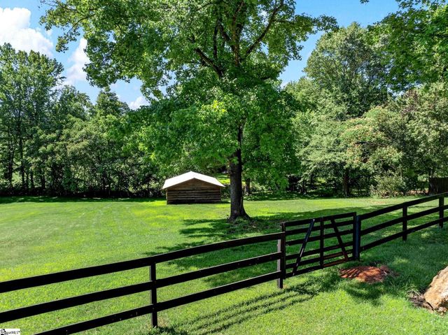 1064 Knollwood Acres Drive, Boiling Springs, SC 29316