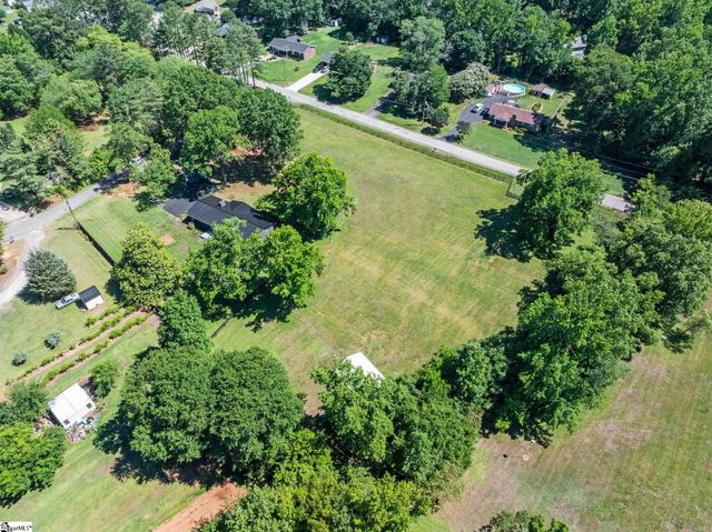 1064 Knollwood Acres Drive, Boiling Springs, SC 29316