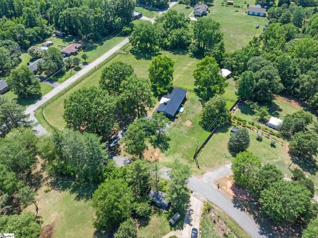 1064 Knollwood Acres Drive, Boiling Springs, SC 29316