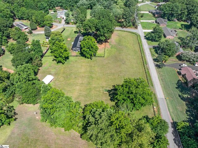 1064 Knollwood Acres Drive, Boiling Springs, SC 29316