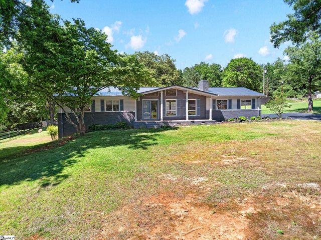 1064 Knollwood Acres Drive, Boiling Springs, SC 29316