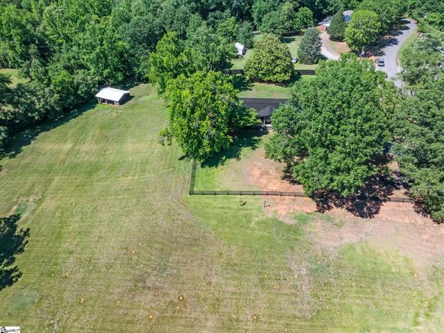1064 Knollwood Acres Drive, Boiling Springs, SC 29316
