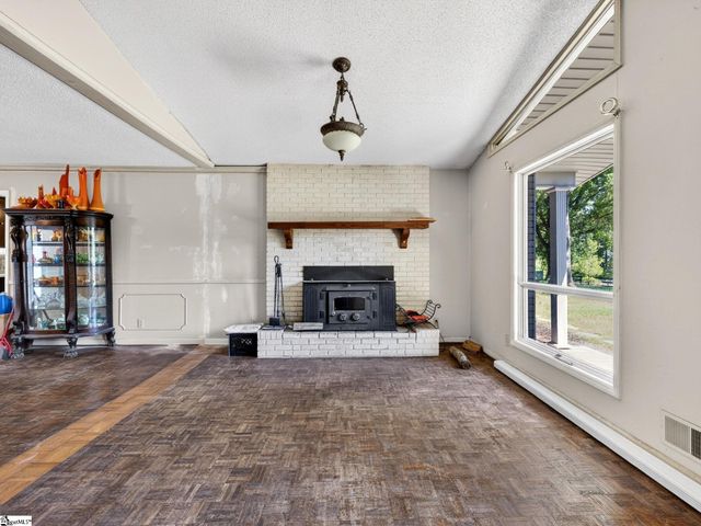 1064 Knollwood Acres Drive, Boiling Springs, SC 29316