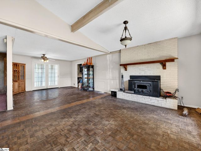 1064 Knollwood Acres Drive, Boiling Springs, SC 29316