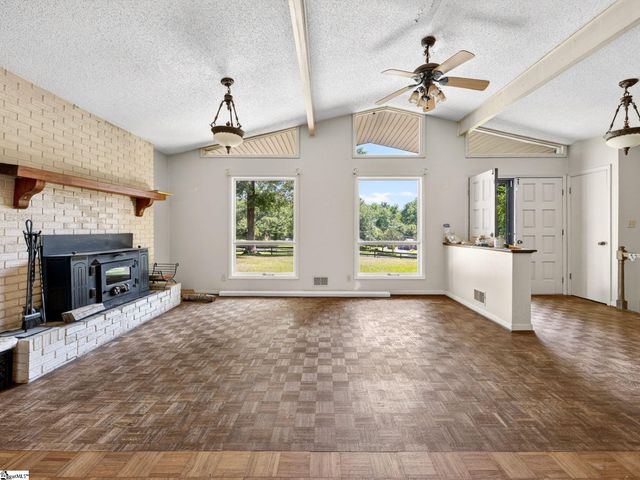 1064 Knollwood Acres Drive, Boiling Springs, SC 29316