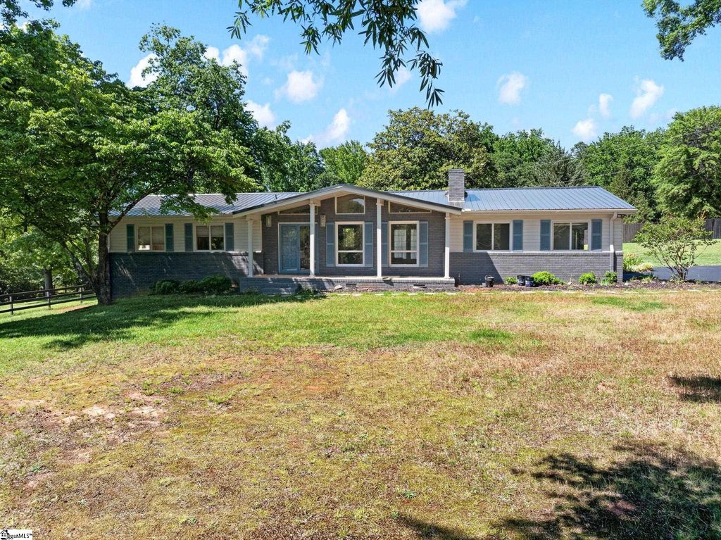 1064 Knollwood Acres Drive, Boiling Springs, SC 29316