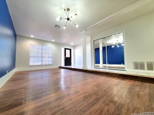 6206 Mesa Verde St, San Antonio, TX 78249