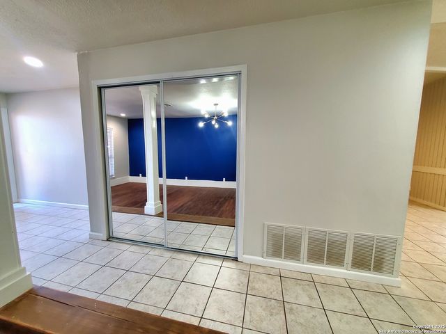 6206 Mesa Verde St, San Antonio, TX 78249