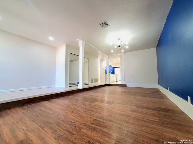 6206 Mesa Verde St, San Antonio, TX 78249