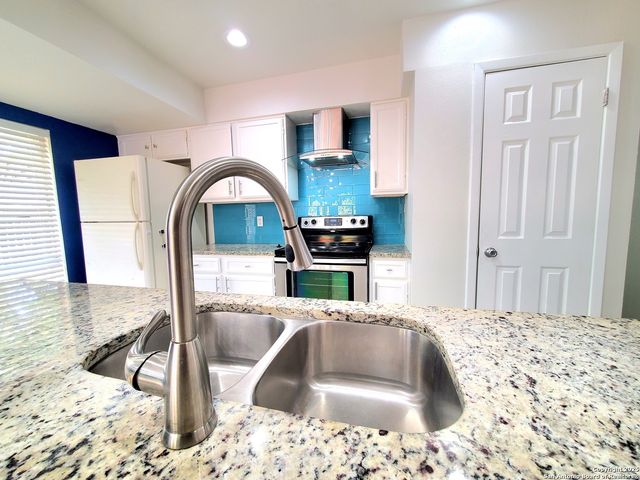 6206 Mesa Verde St, San Antonio, TX 78249