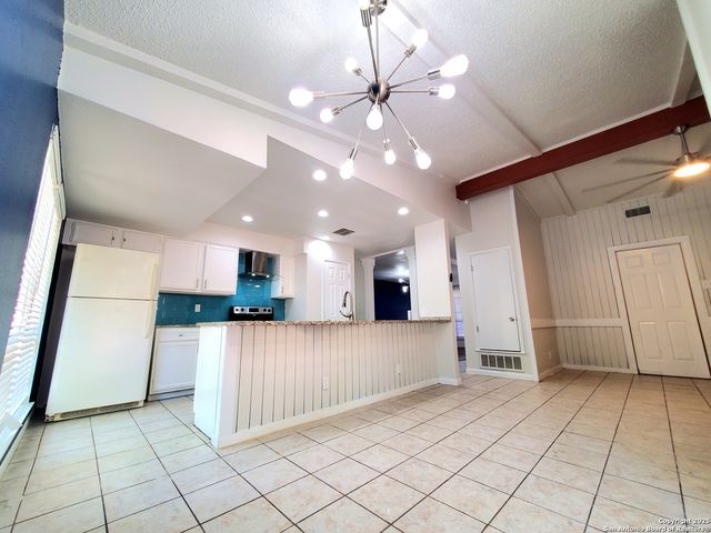 6206 Mesa Verde St, San Antonio, TX 78249