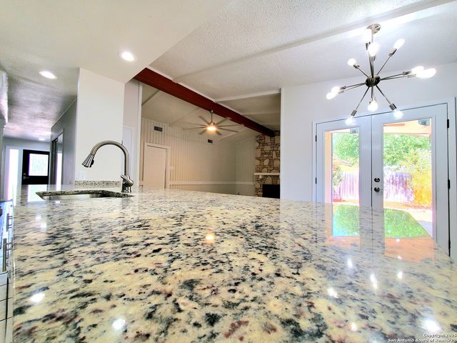 6206 Mesa Verde St, San Antonio, TX 78249