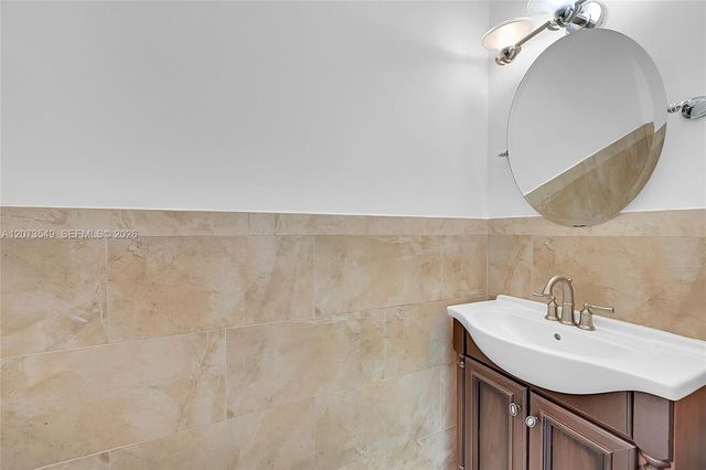 11201 Lakeview Drive 48-M, Coral Springs, FL 33071