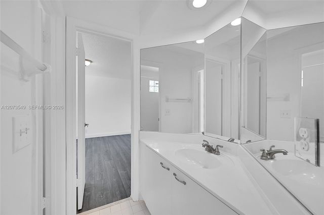 11201 Lakeview Drive 48-M, Coral Springs, FL 33071