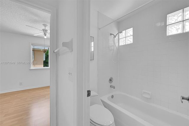 11201 Lakeview Drive 48-M, Coral Springs, FL 33071
