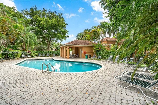 11201 Lakeview Drive 48-M, Coral Springs, FL 33071