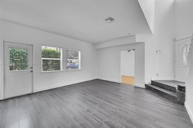 11201 Lakeview Drive 48-M, Coral Springs, FL 33071