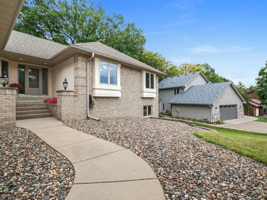 13172 Galleria Place, Apple Valley, MN 55124 — photo 2