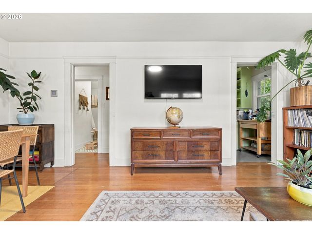 218 Se WASHINGTON St, Mc Minnville, OR 97128