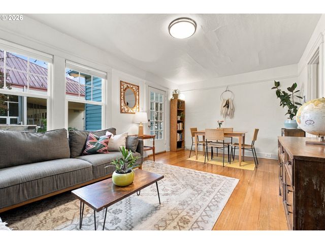 218 Se WASHINGTON St, Mc Minnville, OR 97128