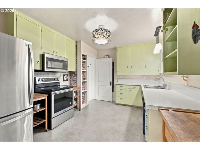 218 Se WASHINGTON St, Mc Minnville, OR 97128