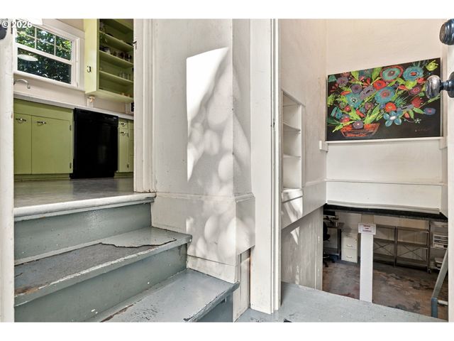 218 Se WASHINGTON St, Mc Minnville, OR 97128