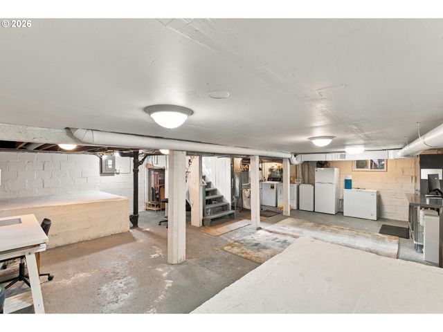 218 Se WASHINGTON St, Mc Minnville, OR 97128
