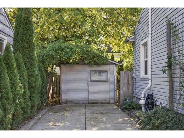 218 Se WASHINGTON St, Mc Minnville, OR 97128