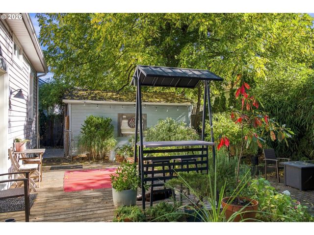 218 Se WASHINGTON St, Mc Minnville, OR 97128