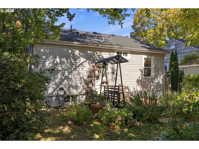 218 Se WASHINGTON St, Mc Minnville, OR 97128
