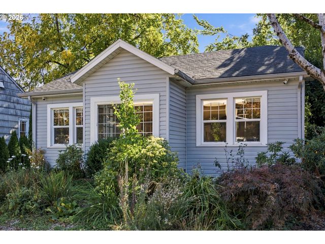 218 Se WASHINGTON St, Mc Minnville, OR 97128