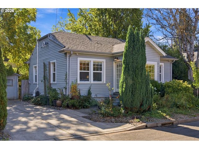 218 Se WASHINGTON St, Mc Minnville, OR 97128