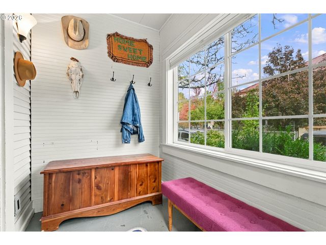 218 Se WASHINGTON St, Mc Minnville, OR 97128